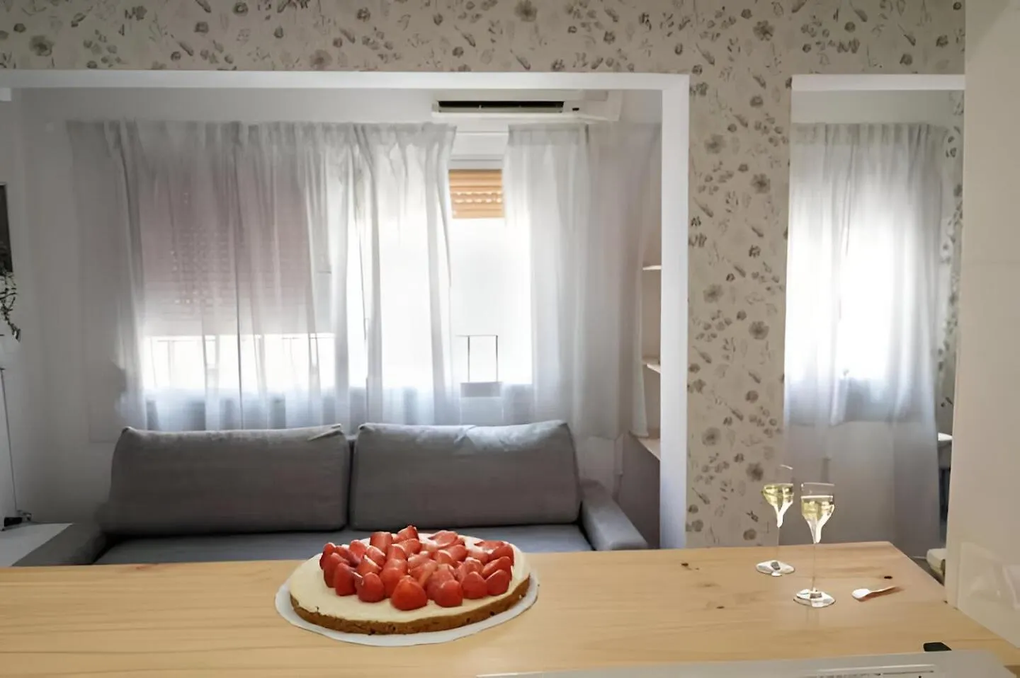 Apartman Acogedor Apartamento En Malaga Playa 2